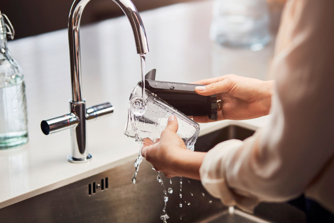 Philips Philips Kaffeevollautomat 2200 Serie EP2231/40 LatteGo, klavierlackschwarz Полностью автоматическая кофемашина Philips серии 2200 EP2231/40 LatteGo, черный рояль