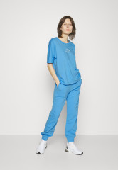 Tommy Hilfiger RELAXED GRAPHIC PANT Tracksuit bottoms hydrangea blue RELAXED GRAPHIC PANT Спортивные штаны гортензия синяя