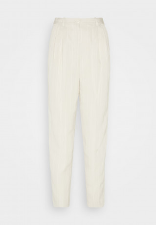 Tommy Hilfiger TAPERED PANT Trousers weathered white ЗАЖИМНЫЕ БРЮКИ Брюки выветрившийся белый