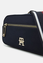 Tommy Hilfiger ICONIC CAMERA BAG Across body bag space blue ICONIC CAMERA BAG Сумка через плечо космический синий