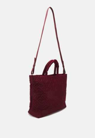 Tommy Hilfiger IDOL TOTE MONO Tote bag rouge IDOL TOTE MONO Сумка-тоут румяна