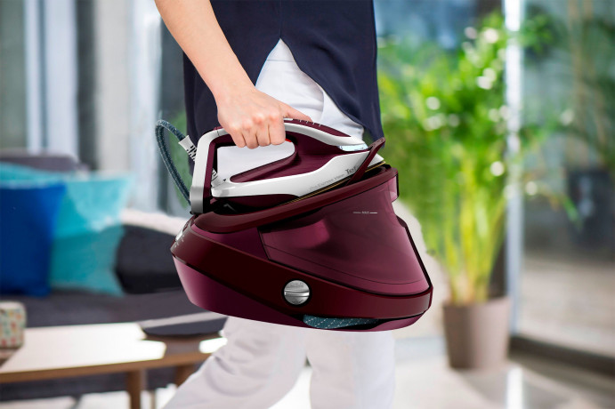 Tefal Tefal Dampfbugelstation GV9810 Pro Express Vision inklusive Dampfburste DT2026, 1100 ml Wassertank, 8,3 Bar-Druck, 180 g/Min. konstanter Dampf, 680 g/Min. Dampfstoss  Паровая гладильная станция Tefal GV9810 Pro Express Vision, включая паровую щетку 