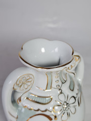 Ваза винтажная Royal Dux Bohemia, бело-светло-бирюзовый фарфор с цветочным декором и позолотой, 14,5 x 8 см, Чехословакия, 1960-70гг.