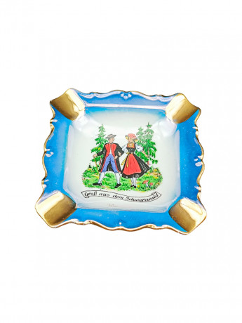Пепельница винтажная Arzberg Bavaria "Шварцвальд" с изображением гуляющей в лесу пары, фарфор, 11 х 2 см, Германия, 1970-80гг.