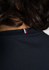 Tommy Hilfiger HERITAGE CREW NECK GRAPHIC TEE Print T-shirt midnight ФУТБОЛКА HERITAGE С КРУГЛЫМ ВЫРЕЗОМ С ГРАФИКОЙ Футболка с принтом полночь