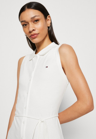 Tommy Hilfiger SLM COLLR DTAIL MIDI DRS NS Shirt dress ecru SLM COLLR DTAIL MIDI DRS NS Платье-рубашка экрю
