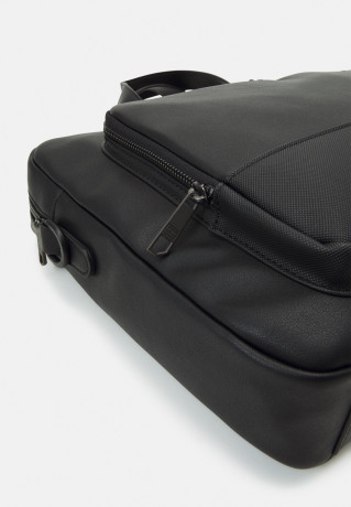Tommy Hilfiger ESSENTIAL SLIM COMPUTER BAG UNISEX Laptop bag black ESSENTIAL SLIM COMPUTER BAG UNISEX Сумка для ноутбука черный