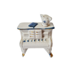 Винтажная фарфоровая фигурка пианино с позолотой в стиле барокко, 8 x 7,5см, Германия, 1960г.