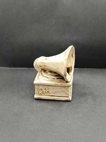 Шкатулка винтажная в форме патефона с цветочным декором, керамика, 10 х 9 см, Италия, 1960-70гг.