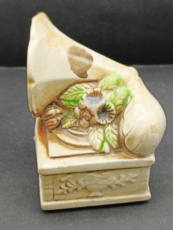 Шкатулка винтажная в форме патефона с цветочным декором, керамика, 10 х 9 см, Италия, 1960-70гг.