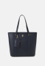 Tommy Hilfiger TOMMY LIFE SOFT TOTE Tote bag space blue TOMMY LIFE SOFT TOTE Сумка-тоут космический синий