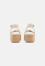 Tommy Hilfiger PLATFORM Platform sandals sugarcane ПЛАТФОРМА Босоножки на платформе сахарный тростник