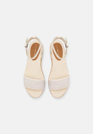 Tommy Hilfiger PLATFORM Platform sandals sugarcane ПЛАТФОРМА Босоножки на платформе сахарный тростник