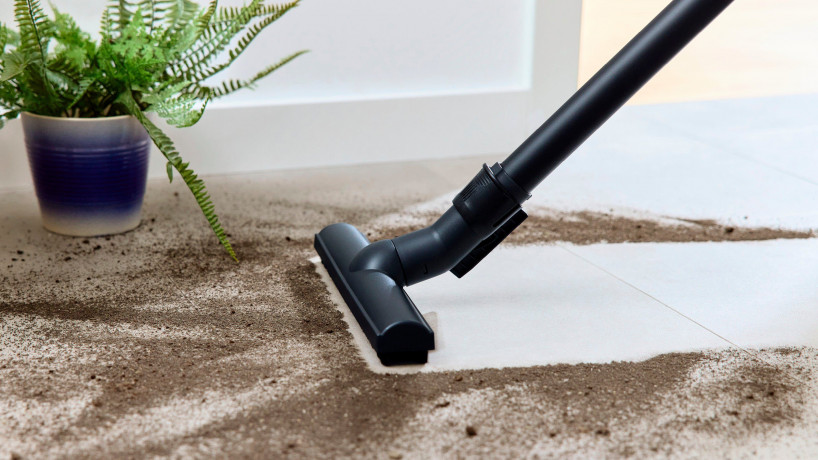 BOSCH BOSCH Bodenstaubsauger BGD38RD1H, 600 W, mit Beutel, aus 30% recyceltem Kunststoff  Канистровый пылесос BOSCH BGD38RD1H, 600 Вт, с мешком, на 30 % изготовлен из переработанного пластика.