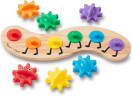 Melissa & Doug Rainbow Caterpillar Gear Toy, Развивающая игрушка шестеренки для детей от 18 месяцев США, 7 деталей, деревянный сортер с вращающимися элементами для моторики и мышления, разноцветный