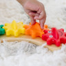 Melissa & Doug Rainbow Caterpillar Gear Toy, Развивающая игрушка шестеренки для детей от 18 месяцев США, 7 деталей, деревянный сортер с вращающимися элементами для моторики и мышления, разноцветный
