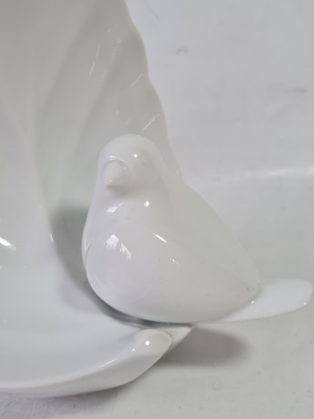 Ваза винтажная Tirschenreuther Bavaria в виде листа и сидящей на нем птички, белый фарфор, 12 x 10 x 14,5 см, Германия, 1960-1970гг.