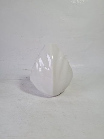 Ваза винтажная Tirschenreuther Bavaria в виде листа и сидящей на нем птички, белый фарфор, 12 x 10 x 14,5 см, Германия, 1960-1970гг.