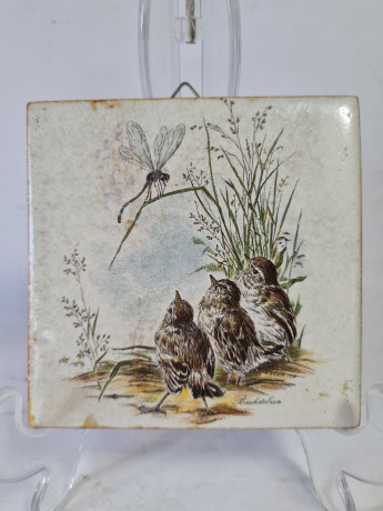 Панно винтажное Wlo "Трясогузки в траве / Х. Арнот", керамика, 10 x 10 см, Германия, 1960-70гг.