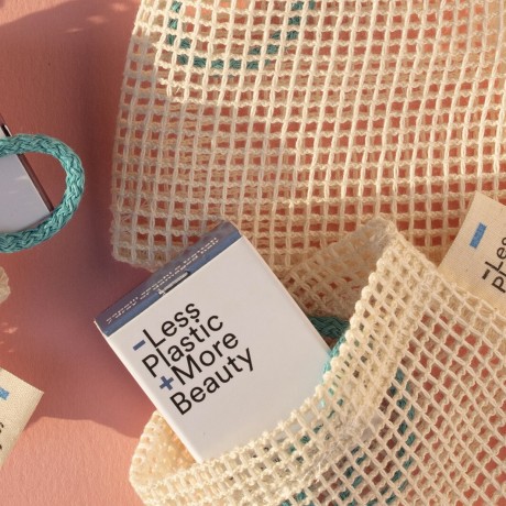 SAPONE DI UN TEMPO Festes Shampoo fur trockenes oder behandeltes Haar Prof. Kokosnuss, Erdbeere  Бар-шампунь для сухих или обработанных волос Prof. Coconut, Strawberry