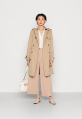 Tommy Hilfiger SOLID V NECK BLOUSE Blouse ecru БЛУЗКА С V-ОБРАЗНЫМ ВЫРЕЗОМ Блузка экрю