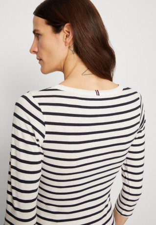 Tommy Hilfiger 1985 SLIM OPEN 3/4 Long sleeved top white/desert sky 1985 SLIM OPEN 3/4 Топ с длинными рукавами белое/пустынное небо