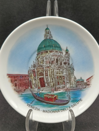 Тарелка декоративная винтажная "Церковь Санта-Мария-делла-Салюте (Венеция)", сувенирная, фарфор, 13.5 см, Италия, 1980-90гг.