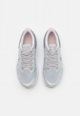 Nike Performance WINFLO 8 PRM Sneaker low grey fog/barely rose/pale coral/metallic pewter/pink oxford/white WINFLO 8 PRM кроссовки женские низкие серо-туманный/бледно-розовый/бледно-коралловый/металлик оловянный/розовый оксфорд/белый