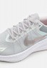 Nike Performance WINFLO 8 PRM Sneaker low grey fog/barely rose/pale coral/metallic pewter/pink oxford/white WINFLO 8 PRM кроссовки женские низкие серо-туманный/бледно-розовый/бледно-коралловый/металлик оловянный/розовый оксфорд/белый