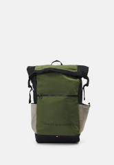 Tommy Hilfiger URBAN ESSENTIAL ROLLTOP UNISEX Rucksack mentor green URBAN ESSENTIAL ROLL TOP UNISEX Рюкзак наставник зеленый