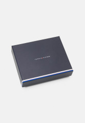 Tommy Hilfiger CENTRAL TRIFOLD UNISEX Wallet black CENTRAL TRIFOLD UNISEX Бумажник черный