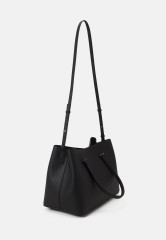 Tommy Hilfiger EMBLEM SATCHEL Across body bag black EMBLEM SATCHEL Сумка через плечо черный