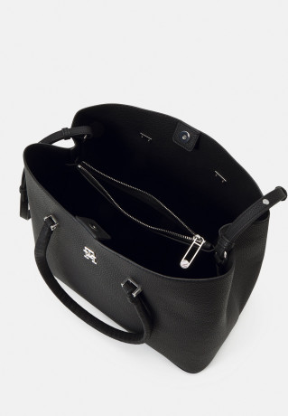 Tommy Hilfiger EMBLEM SATCHEL Across body bag black EMBLEM SATCHEL Сумка через плечо черный