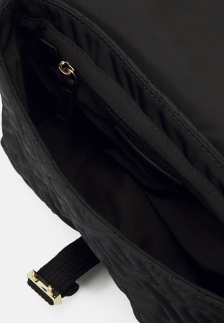 Tommy Hilfiger FLOW FLAP CROSSOVER Across body bag black FLOW FLAP CROSSOVER — Сумка через плечо черный