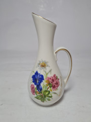 RK Bavaria Белая фарфоровая ваза с ручкой &quot;Разноцветный букет цветов&quot;, 13,5 x 6 см, Германия, 1960-70гг.