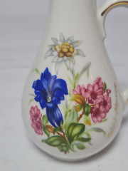 RK Bavaria Белая фарфоровая ваза с ручкой &quot;Разноцветный букет цветов&quot;, 13,5 x 6 см, Германия, 1960-70гг.