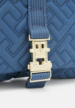 Tommy Hilfiger FLOW FLAP CROSSOVER Across body bag blue coast FLOW FLAP CROSSOVER — Сумка через плечо голубое побережье