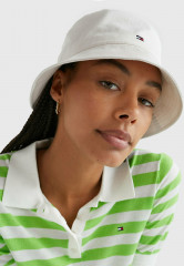 Tommy Hilfiger ESSENTIAL FLAG BUCKET  Hat weathered white ESSENTIAL FLAG BUCKET Шляпа выветрившийся белый