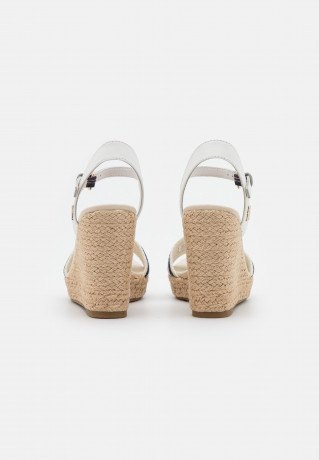 Tommy Hilfiger CORPORATE High heeled sandals ecru CORPORATE Босоножки на высоком каблуке экрю