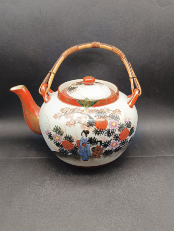 Набор для чая винтажный в традиционном китайском стиле "Девушки в саду", фарфор, ручная роспись, Китай, 1960-70гг.