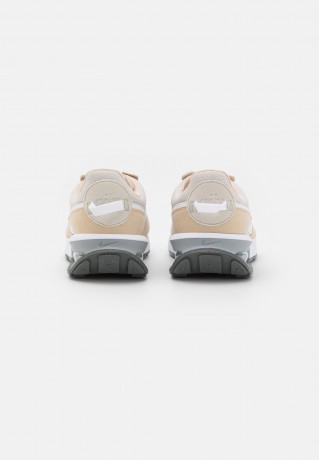 Nike Sportswear W AIR MAX PRE DAY NN Sneaker low light bone/white sanddrift/iron grey/metallic silver W AIR MAX PRE DAY NN Низкие кроссовки женские светлая кость/белый песок/серый металлик/серебристый металлик