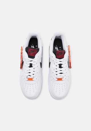 Nike Sportswear AIR FORCE 1 #x27;07 PRM UNISEX Sneaker low white/black/pomegranate/habanero red AIR FORCE 1 #x27;07 PRM UNISEX Низкие кроссовки женские белый/черный/гранат/красный хабанеро