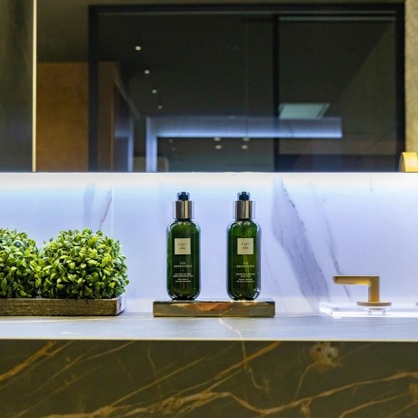 EIGHT  BOB Grooming Eight & Bob Hand Wash  Уход за восьмеркой и мытье рук Боба