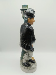 Винтажная коньячная бутылка &quot;Пьяный музыкант у фонаря&quot;, ручная роспись, бисквитный фарфор, 29 см, Италия, 1971 год.