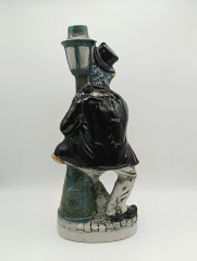 Винтажная коньячная бутылка &quot;Пьяный музыкант у фонаря&quot;, ручная роспись, бисквитный фарфор, 29 см, Италия, 1971 год.