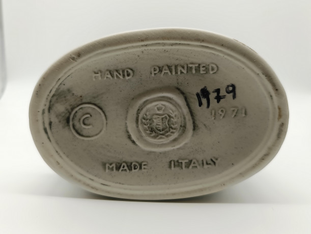 Винтажная коньячная бутылка "Пьяный музыкант у фонаря", ручная роспись, бисквитный фарфор, 29 см, Италия, 1971 год.