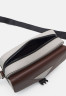Tommy Hilfiger MODERN CAMERA BAG UNISEX Across body bag stone MODERN CAMERA BAG UNISEX Сумка через плечо камни