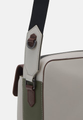Tommy Hilfiger MODERN CAMERA BAG UNISEX Across body bag stone MODERN CAMERA BAG UNISEX Сумка через плечо камни