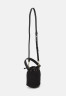 Tommy Hilfiger CHIC BUCKET Handbag black CHIC BUCKET сумочка черный