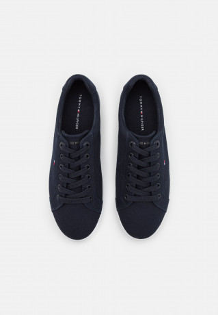 Tommy Hilfiger ESSENTIAL STRIPES Trainers space blue ESSENTIAL STRIPES Кроссовки космический синий